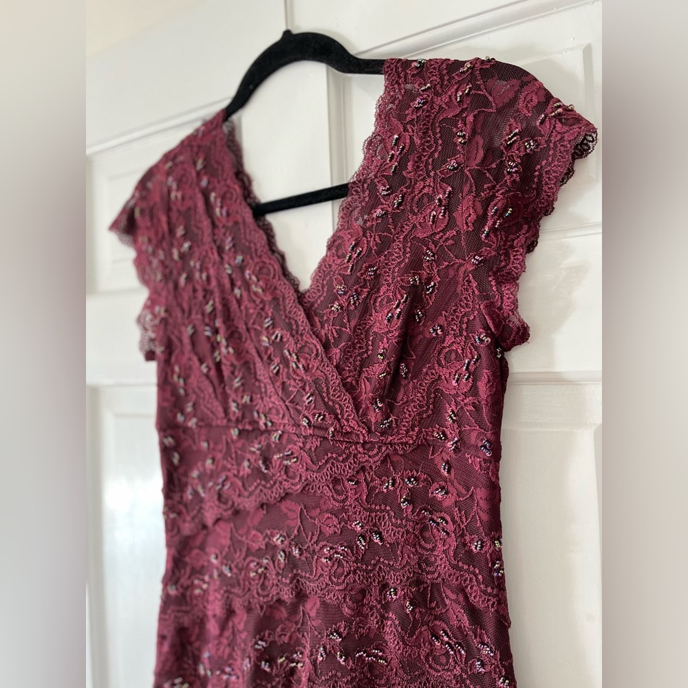 Caché Beaded Lace Burgundy Wine Cap Sleeve V-Neck Bandage Sheath Dress Size 6 - Picture 4 of 7